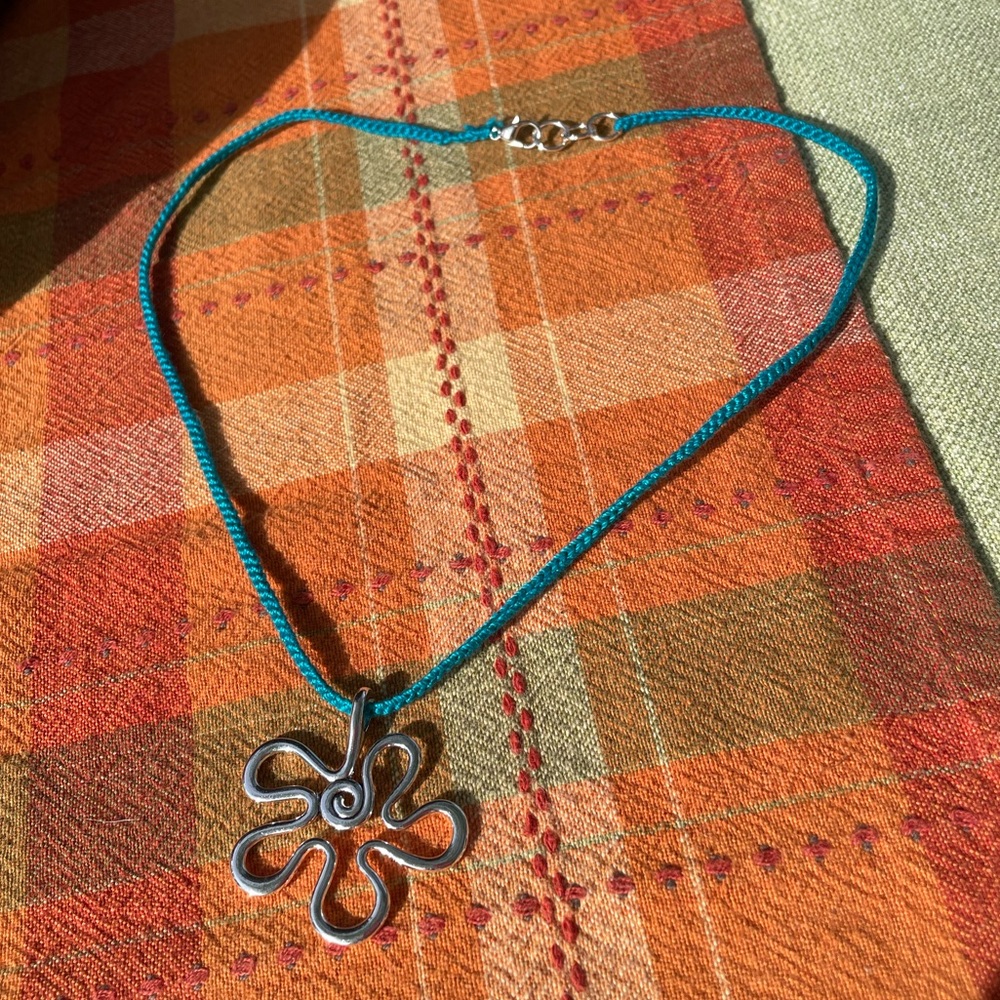 🌀 Psychedelic Flower Necklace 🌀